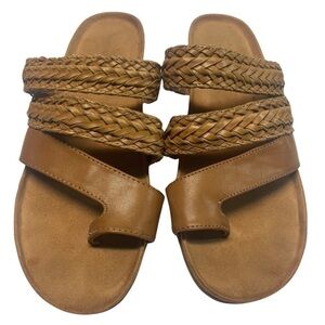 Bear traps sandals. Light brown/tan color. Gently worn size 8.5 women’s.